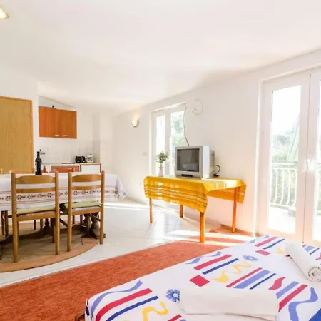 38 Gostinjska kuća 3*